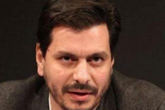 Με δυο καπέλα