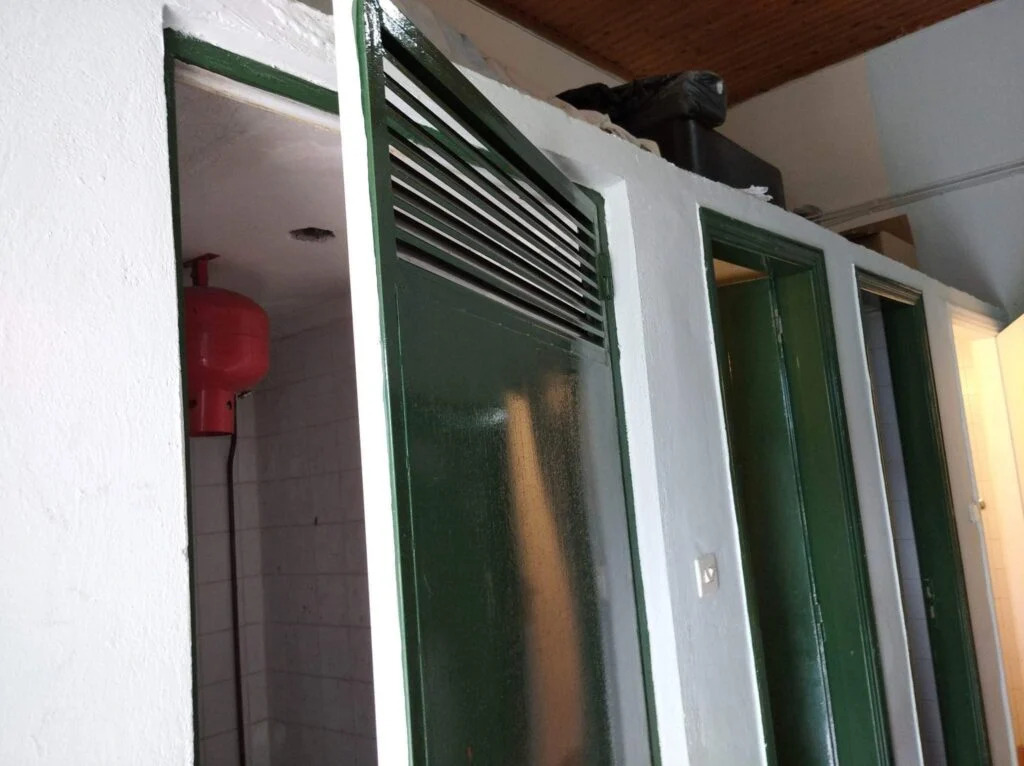 Πύργος: Καυστήρας και τουαλέτες μαζί στο Ειδικό Σχολείο - “Απαράδεκτη η κατάσταση, όχι άλλο νεκρό παιδί”