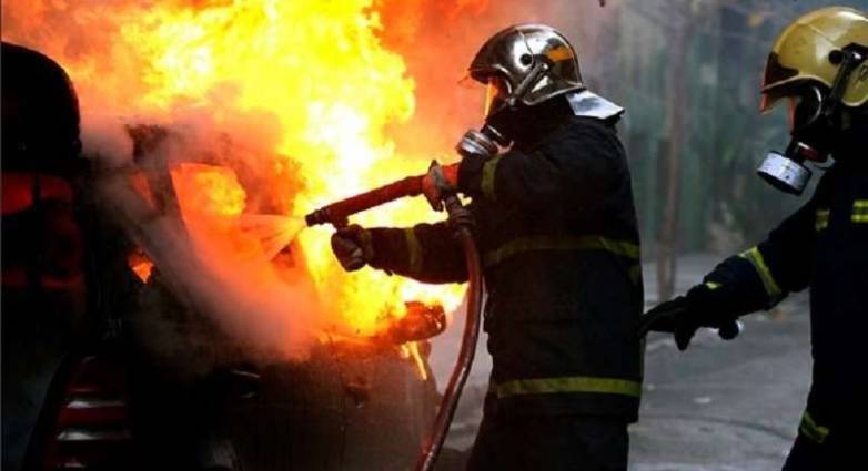 Πάτρα: "Φούντωσε" όχημα τα ξημερώματα