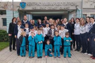 Πάτρα: Κάλαντα στον Λιμενάρχη