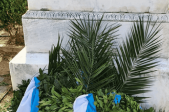 Στεφάνι από τον Κασιδιάρη σε εκδήλωση για την απελευθέρωση της Πάτρας από τους Τούρκους! (ΦΩΤΟ)