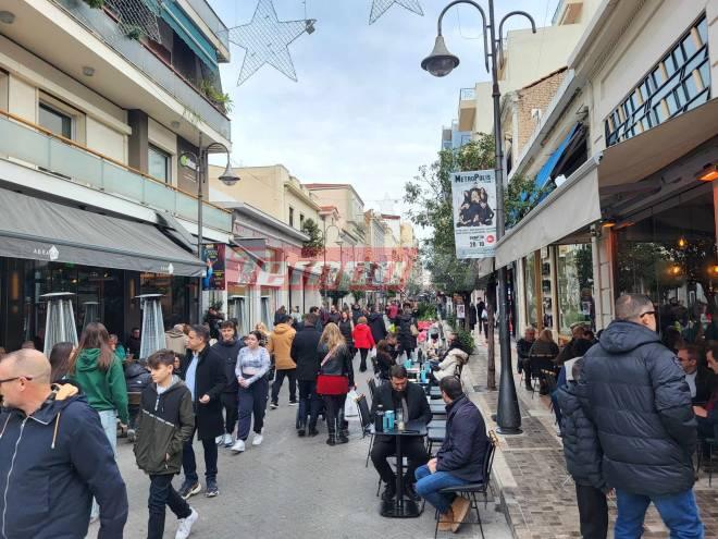 Πλημμύρισε το κέντρο της Πάτρας για τα τελευταία ψώνια της Πρωτοχρονιάς - ΦΩΤΟ