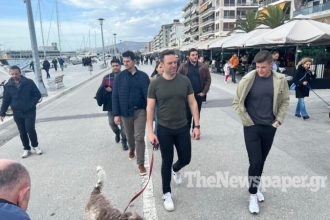 Η βόλτα Κασσελάκη σε καφέ του Βόλου με τον Τάιλερ και την Φάρλι!