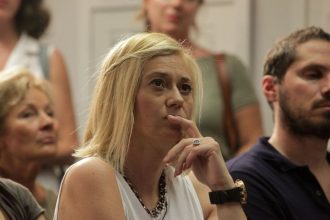 Περίεργες «συμπτώσεις» υπονοεί η Ραχήλ Μακρή