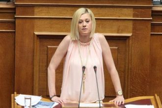 Η Ραχήλ Μακρή φωτογραφίζεται γεμάτη τατουάζ !