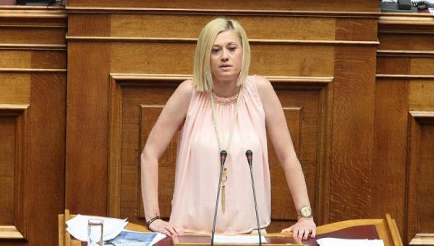 Η Ραχήλ Μακρή φωτογραφίζεται γεμάτη τατουάζ !