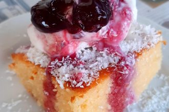 Ραβανί Πολίτικο με παγωτό και γλυκό κεράσι για τον Δεκαπενταύγουστο