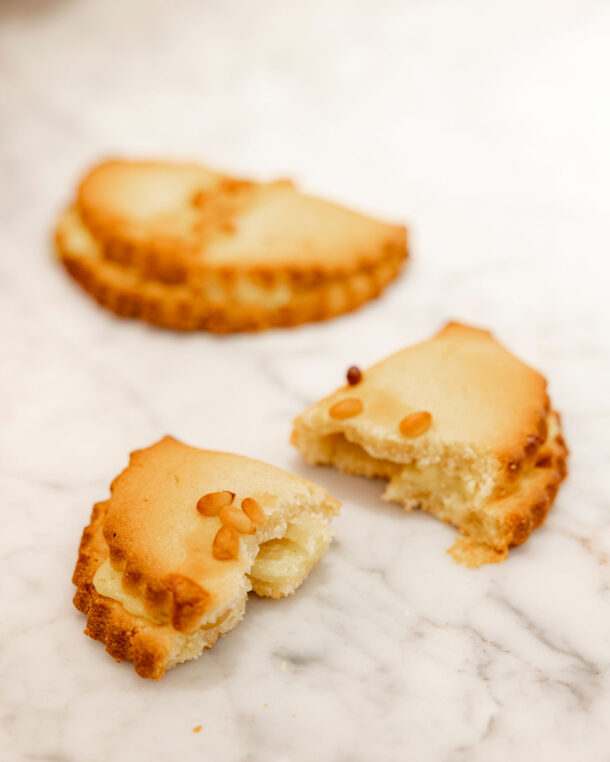 Ραβιόλι με κρέμα και κουκουνάρια