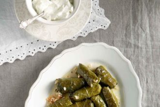 Ρεθεμνιώτικα ντολμαδάκια με ρύζι και αρωματικά