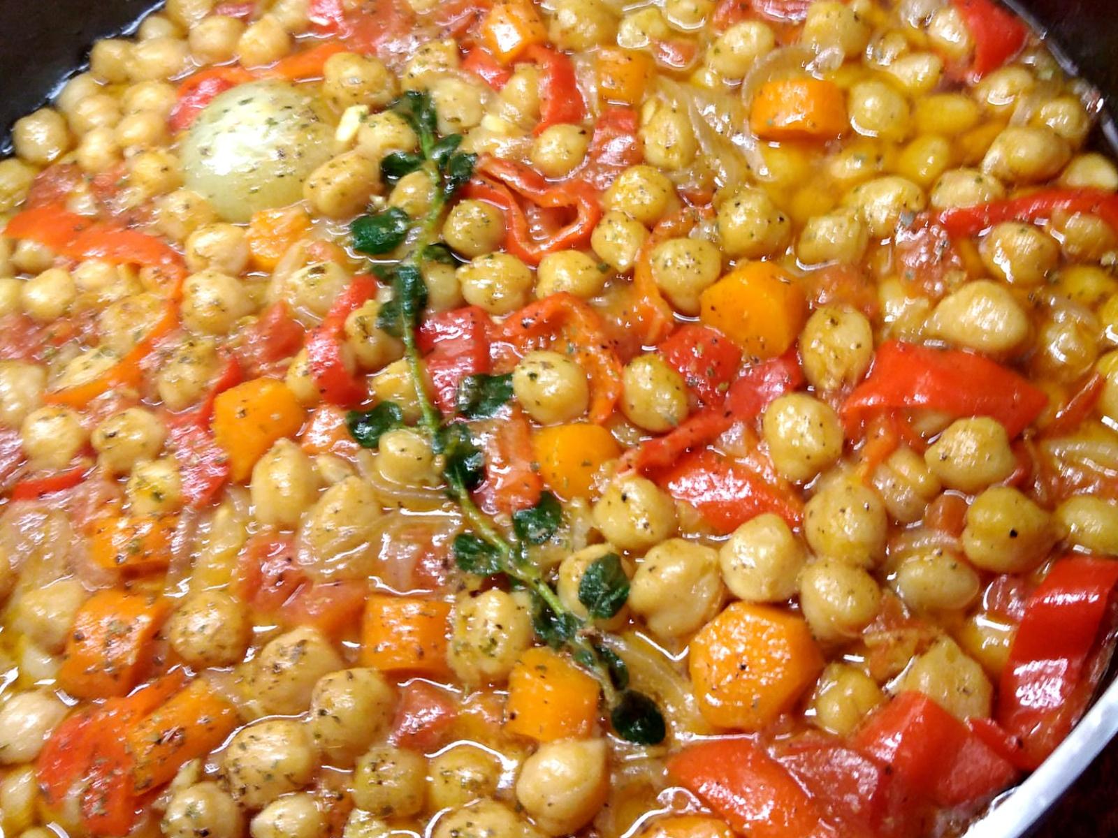 Πηχτά ρεβίθια με λαχανικά για το ολοήμερο