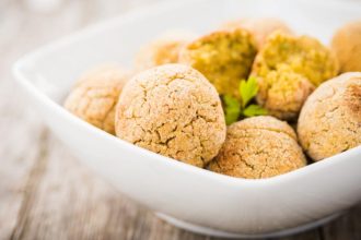 Εύκολοι ρεβιθοκεφτέδες, η συνταγή από την Χίο