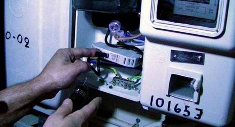 Συνελήφθησαν για ρευματοκλοπή σε Πάτρα και Αίγιο