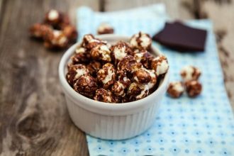 Ποπ κορν με σοκολάτα και καρύδα