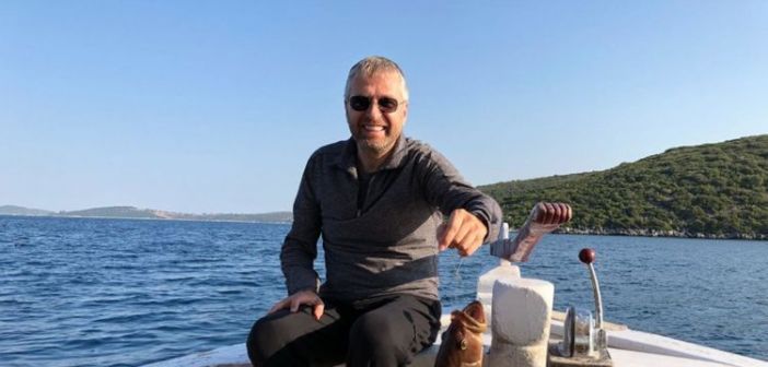 Λευκάδα: O «Καπετάν Ριμπολόβλεφ» φωτογραφίζεται χαμογελαστός με την ψαριά του