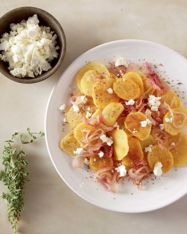 Ροδέλες πατάτας με κρεμμύδι και φέτα