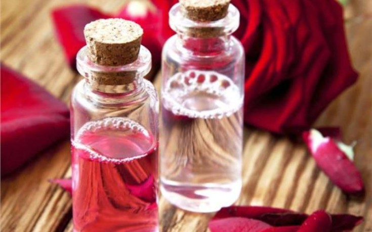 Τριαντάφυλλο και καρύδι για τα σημάδια στο πρόσωπο