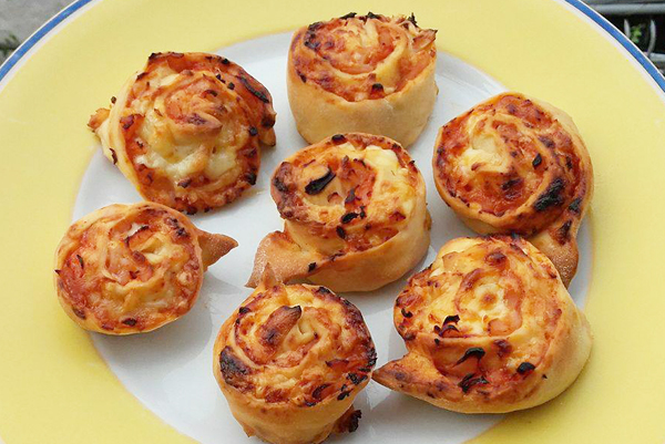 Υπέροχα ρολάκια πίτσας με κοτόπουλο