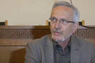 Η «κοκκινοσκουφίτσα» και ο «κακός ο λύκος»