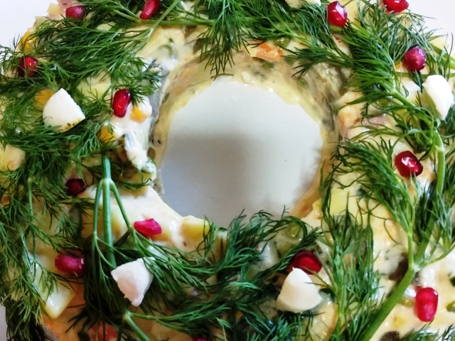 Ρώσικη σαλάτα γιορτινό στεφάνι