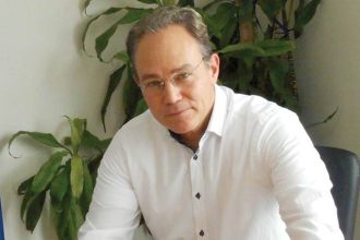 Η σουρεαλιστική αναζήτηση μίας χαμένης οικονομικής... Ατλαντίδας