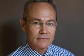 Η αδυναμία στήριξης των νέων αναδεικνύει έναν ανήθικο εγκλωβισμό τους