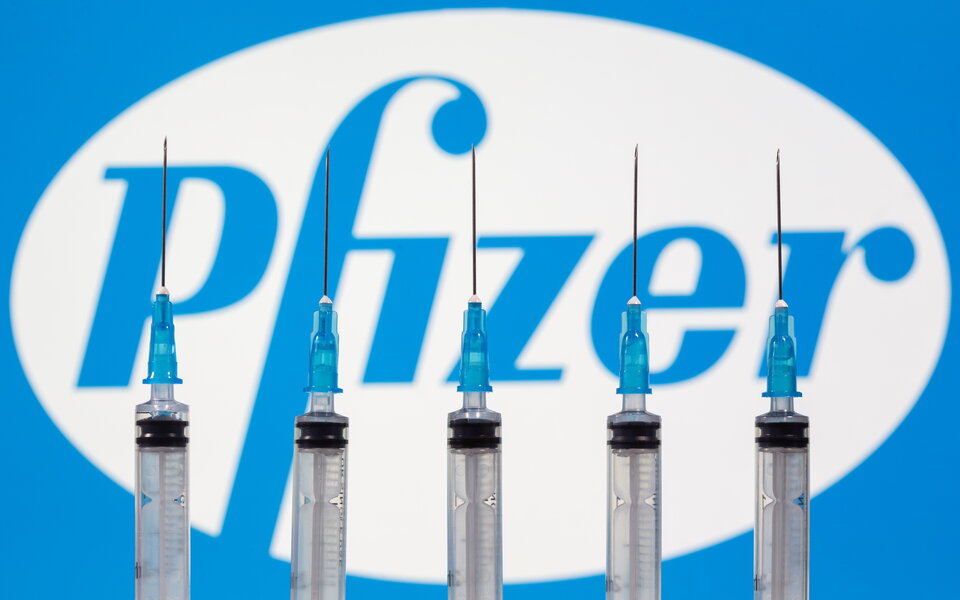 Η Pfizer ετοιμάζει ένα νέο εμβόλιο που θα αποθηκεύεται σε απλό ψυγείο