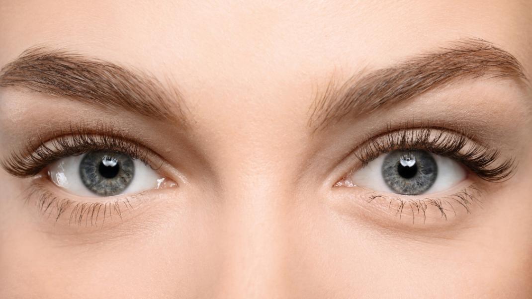 Βλεφαρίδες: 5 συνήθειες που τις κάνουν να πέφτουν πιο συχνά