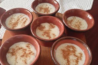 Ρυζόγαλο με το ρύζι χτυπημένο στο γουδί