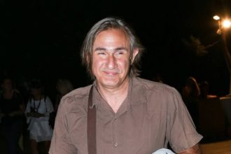 Άκης Σακελλαρίου: Εξιτήριο μετά την επέμβαση για τον ηθοποιό - Τα πρώτα του λόγια