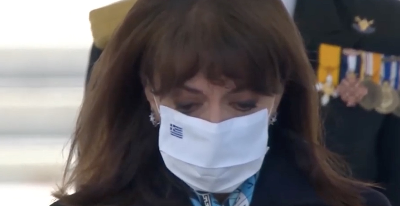 Τα δάκρυα της Προέδρου της Δημοκρατίας την ώρα της παρέλασης - ΒΙΝΤΕΟ