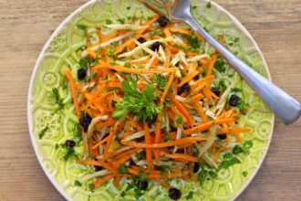 Δροσερή σαλάτα με καρότο και φινόκιο