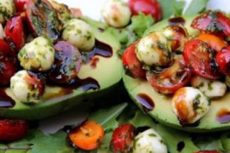 Καλοκαιρινή σαλάτα με αβοκάντο