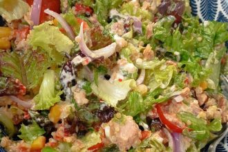 Σαλάτα με κινόα και τόνο