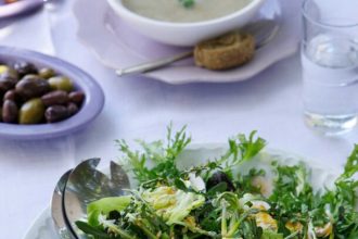 Πράσινη σαλάτα άλαδη για τη Μεγάλη Παρασκευή