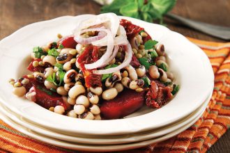 Σαλάτα με ψητά παντζάρια και όσπρια