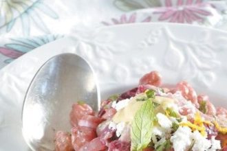 Ρεβίθια ψητά σαλάτα με παντζάρι, λούζα και ξινοτύρι