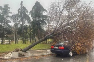 Νέο έκτακτο δελτίο καιρού για την "Bora" με ακραία φαινόμενα - Πού θα κλείσουν σχολεία - Πότε θα υποχωρήσει