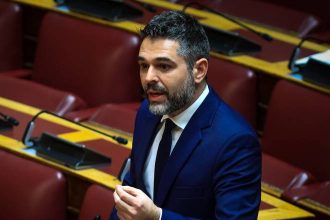 ΣΥΡΙΖΑ: Ανοίγει την πόρτα της εξόδου ο Σαρακιώτης – Προβλήματα με το καλημέρα στο Κίνημα Δημοκρατίας