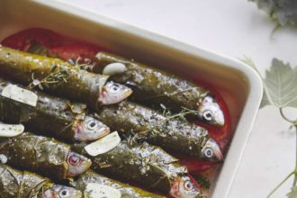 Σαρδέλες στα αμπελόφυλλα από την Πόλη