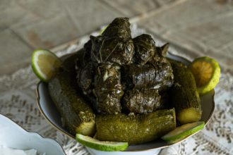 Σαρμαδάκια και κολοκυθάκια γεμιστά με κιμά