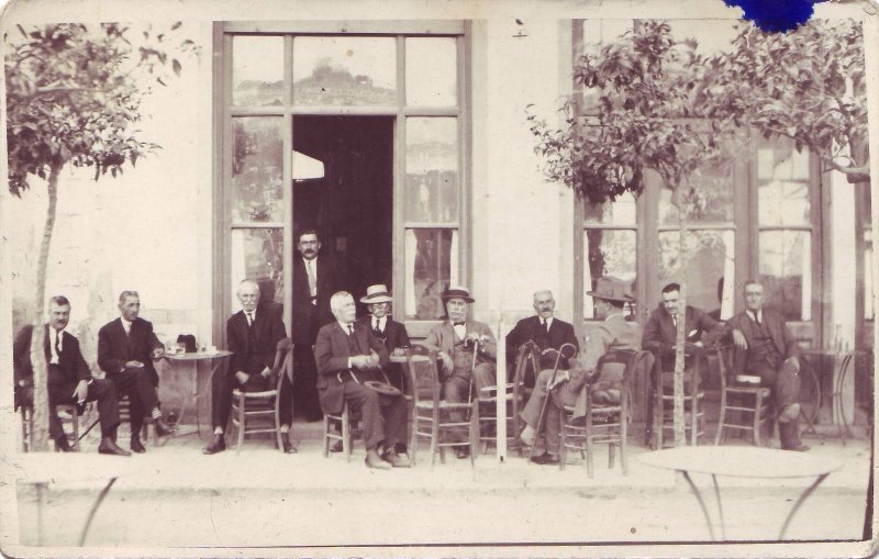 To περίφημο καφενείο Κρόνιον του Πύργου- Κατασκευασμένο από τον Τσίλερ- Εκεί όπου έπαιζαν μπιλιάρδο γαντοφορεμένοι