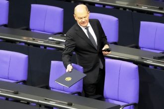 Μετά τον Μακρόν ο Σολτς: Έχασε την ψήφο εμπιστοσύνης, πρόωρες εκλογές τον Φεβρουάριο!
