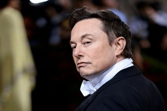 Ίλον Μασκ: Ομοβροντία πυρών εναντίον του από πολιτικά κόμματα της Γερμανίας