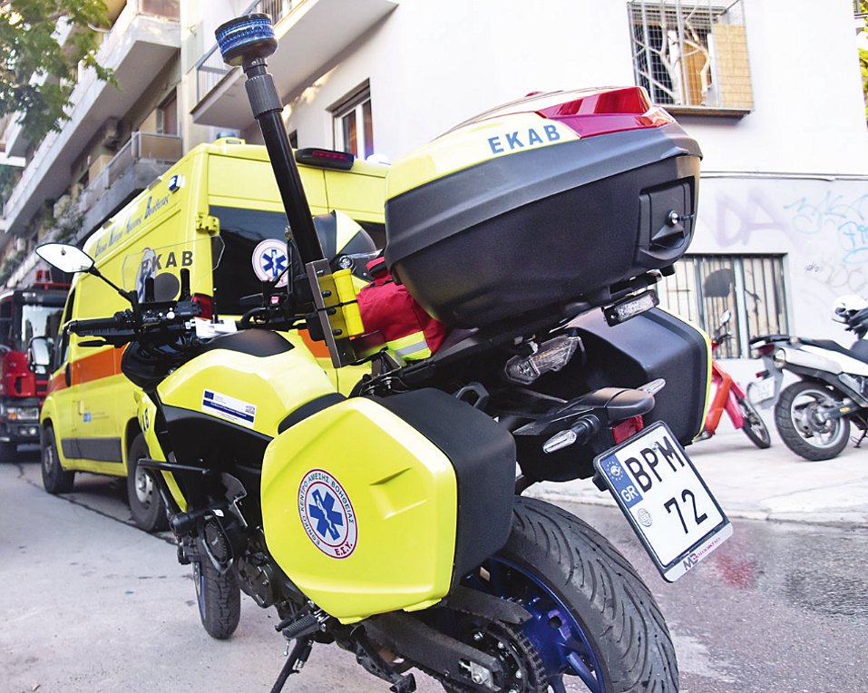 Πάτρα: Απειλούσε να πέσει στο κενό από τον τέταρτο όροφο - Κινητοποίηση για ακούσια μεταφορά στην ψυχιατρική