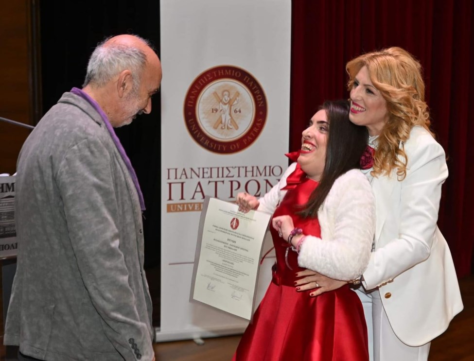 Πανεπιστήμιο Πατρών: Δεν το έβαλε κάτω και πήρε το πτυχίο της - Σύμβολο αγώνα η μαχήτρια Χριστίνα (ΦΩΤΟ)