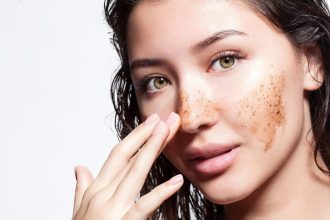 Φτιάχνουμε το δικό μας scrub για πρόσωπο και σώμα