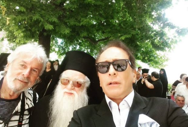Και selfie ο Μητροπολίτης Αμβρόσιος!