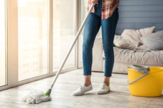 Έρευνα: Οι δουλειές του νοικοκυριού μειώνουν τον καρδιαγγειακό κίνδυνο για τις γυναίκες