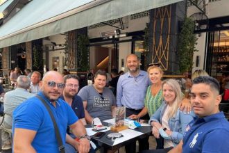 Ενα διάλειμμα για καφέ για τον Ιάσονα Φωτήλα