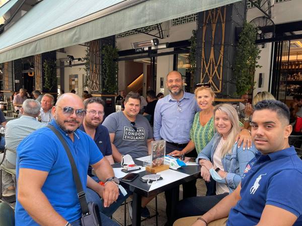 Ενα διάλειμμα για καφέ για τον Ιάσονα Φωτήλα